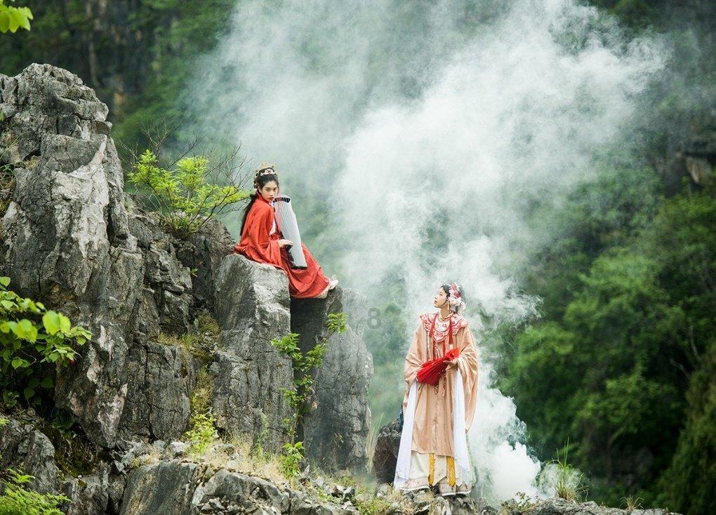 男人在演唱会向女友求婚好吗?